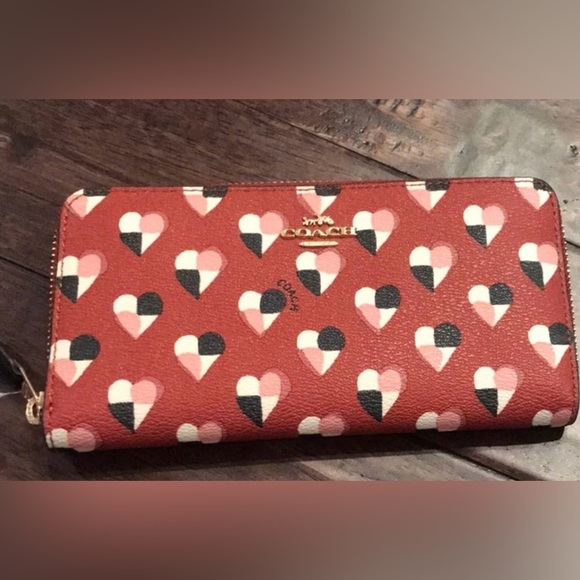 LIKE NEW! Coach RETIRED COACH ACCORDION ZIP White Check Heart Purses White Bag - Picture 12 of 12